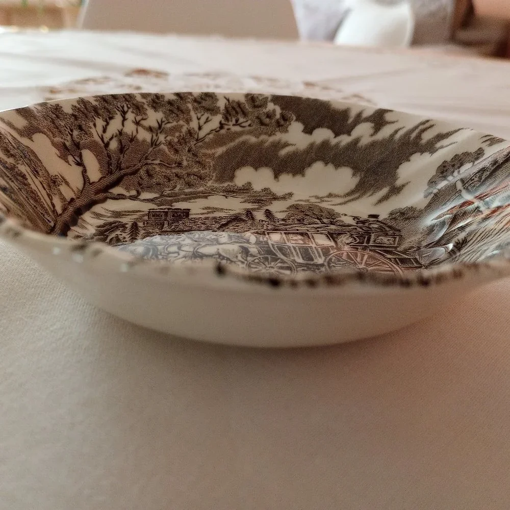 Berry Bowl Made in England - Fabulous Statement Piece - Picture 6 of 6
